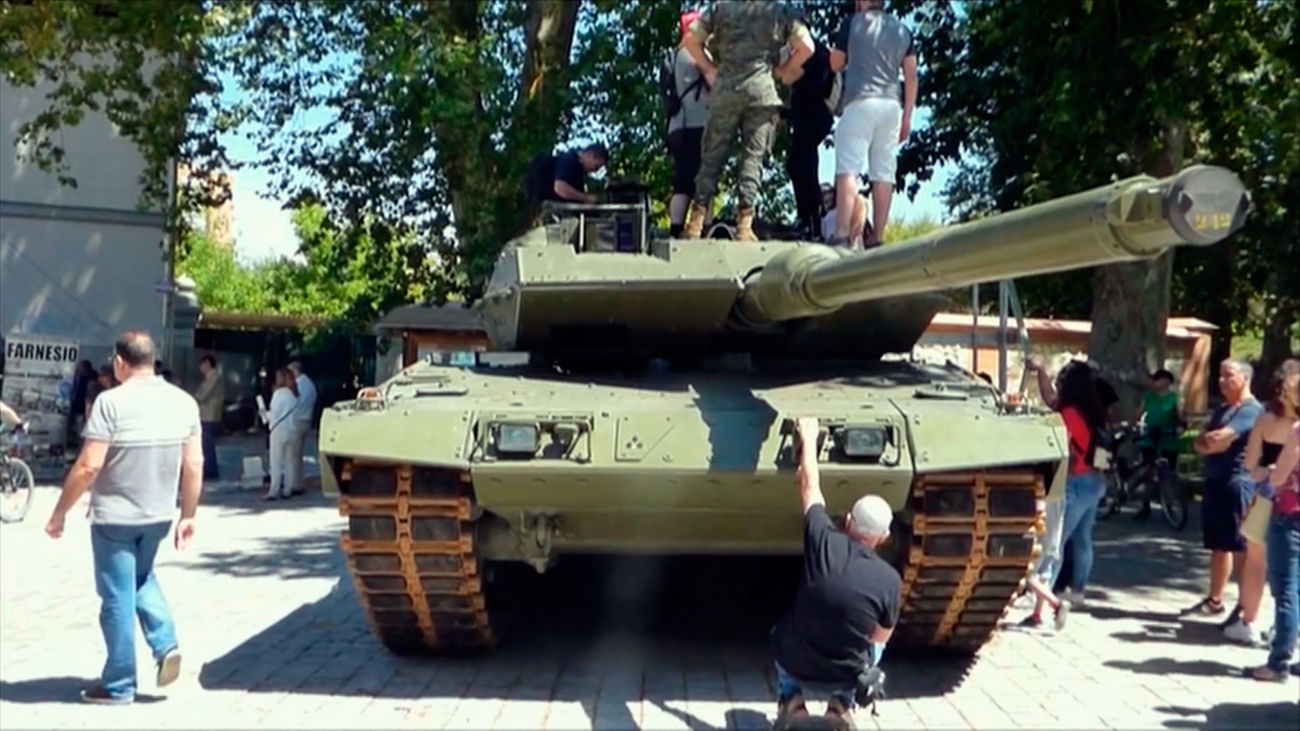 Las Fuerzas armadas desembarcan en Madrid Río con exhibiciones, pista de obstáculos y actividades para los niños