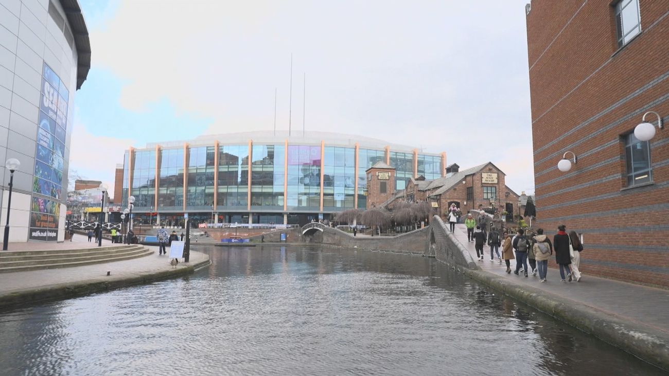 ¿Sabías que Birmingham tiene más canales que Venecia? ¡Y son un atractivo turístico sin igual!