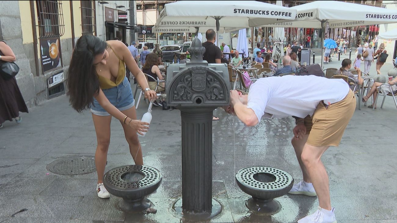 La 'ola de calor' continúa  en  Madrid  este domingo con temperaturas  que rozan los 40 grados