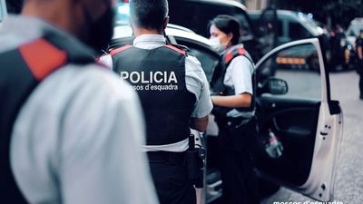 Detenidos seis jóvenes por una presunta  agresión sexual en grupo en Barcelona