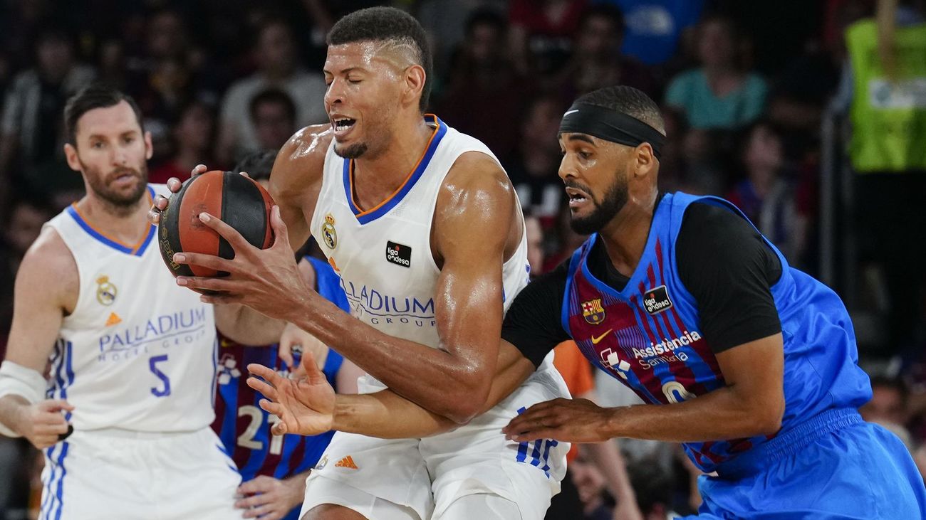 Tavares ante el Barça