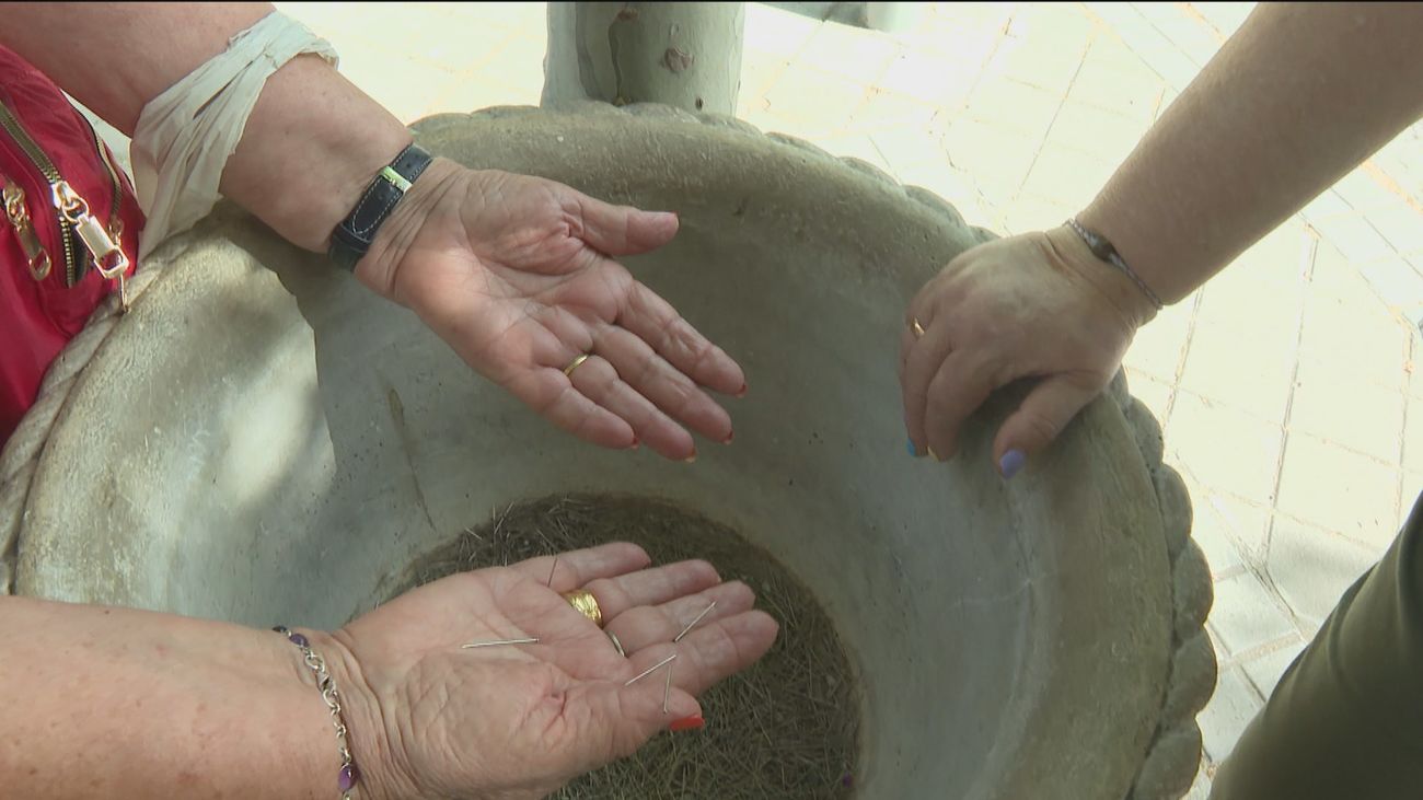 Día grande de las fiestas de San Antonio de la Florida, con sus tradicionales panes y alfileres