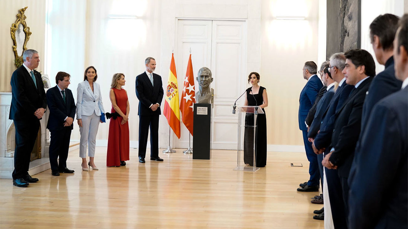 El Rey visita la sede de la Comunidad de Madrid, "la segunda casa de Felipe VI y de la Corona",  según Díaz Ayuso