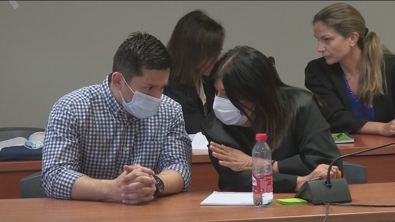 La madre de Marta Calvo pide al acusado al comienzo del juicio que diga dónde está el cuerpo de su hija