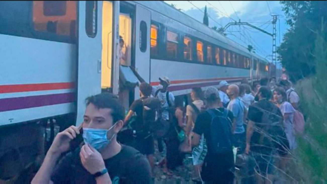 Una treintena de heridos en un choque de trenes en Tarragona
