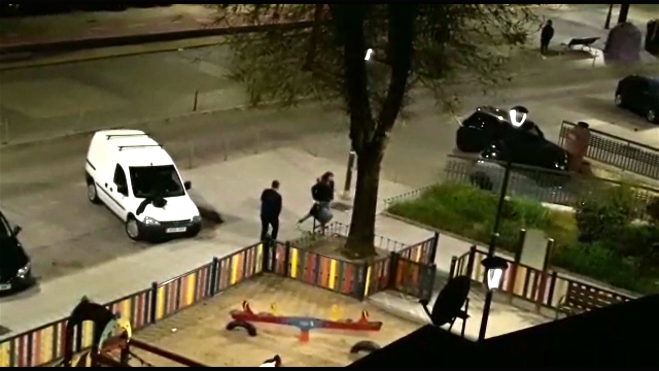 Destrozan el portal de los vecinos de Móstoles tras denunciar el ruido de dos discotecas