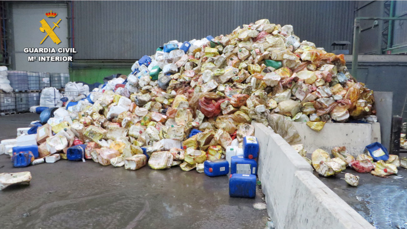 Residuos peligrosos almacenados sin cumplir con la normativa exigida