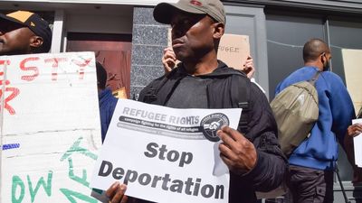 Boris Johnson mantiene la repatriación de ruandeses a pesar de las críticas