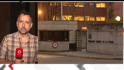 Un menor de 16 años se cuela en la sede central de la Policía en Canillas y roba dos pistolas