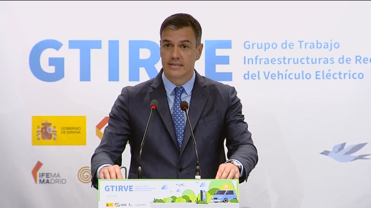 Pedro Sánchez presume de la apuesta por el vehículo eléctrico en la Feria Internacional de la Energía de IFEMA