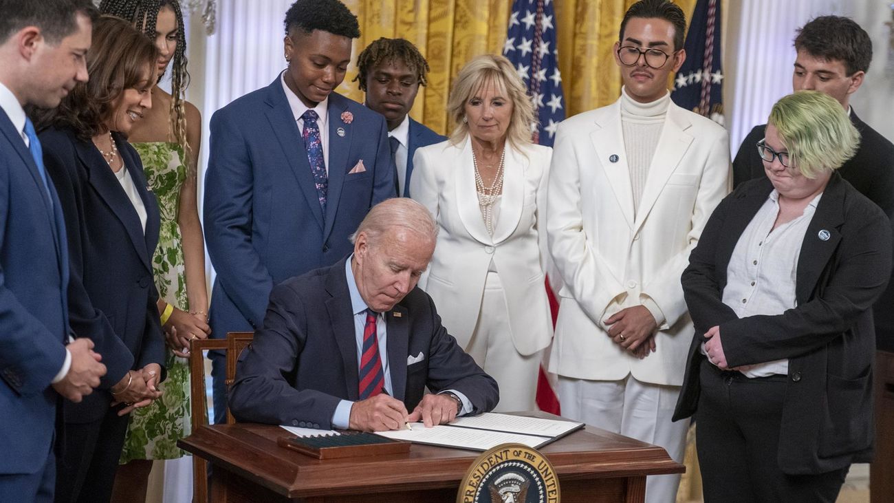 Biden ordena perseguir las terapias de conversión sexual en EE. UU.