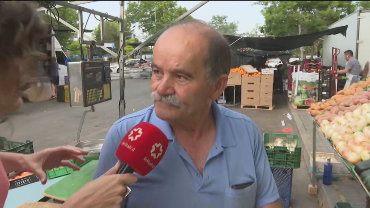 Así se combate el calor en los mercadillos de Madrid