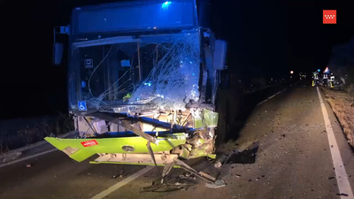 Una mujer muerta y 8 personas heridas en una colisión frontal entre un turismo y un autobús en Los Santos de la Humosa