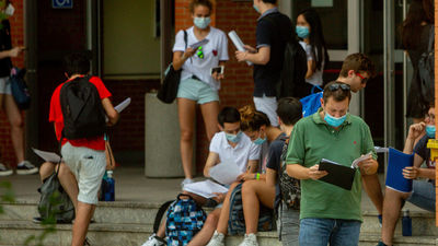 Madrid aclarará a los centros educativos con una circular que pueden agrupar asignaturas tras el fallo del TSJM