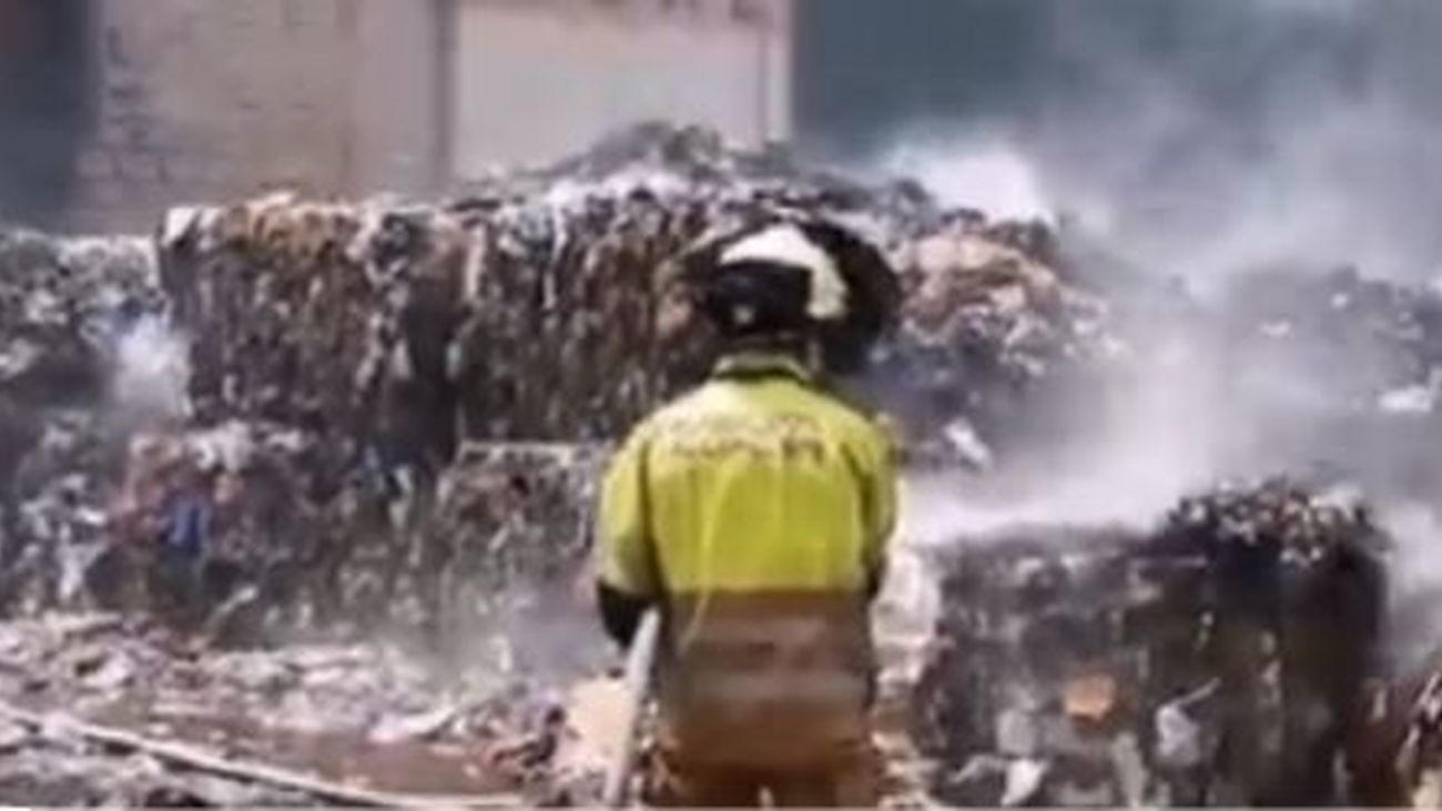 Sofocan un incendio en la planta de reciclaje de Marepa en Alcorcón