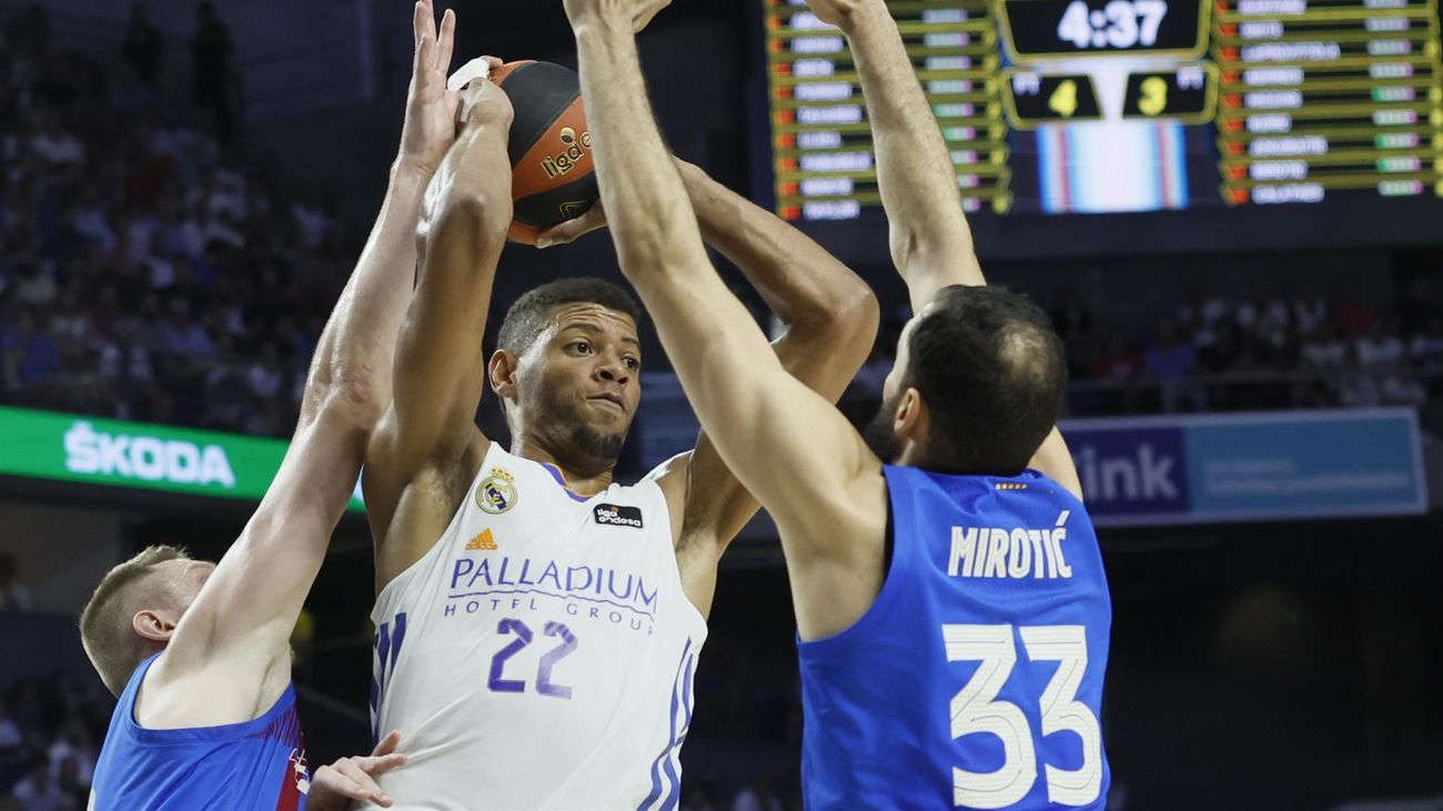 Tavares ante el Barça