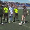 Ayuso, una ‘madrina’ de honor en un torneo de fútbol de cadetes en Alalpardo