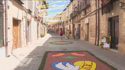 Torrelaguna se llena de coloridas 'alfombras' por el Corpus