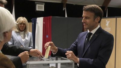 Macron pierde la mayoría absoluta por el avance de la izquierda y la ultraderecha