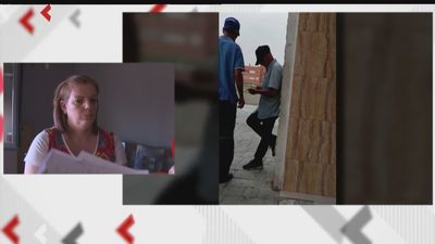 Patricia, acosada por unos okupas en Parla, muestra desesperada las imágenes de una agresión