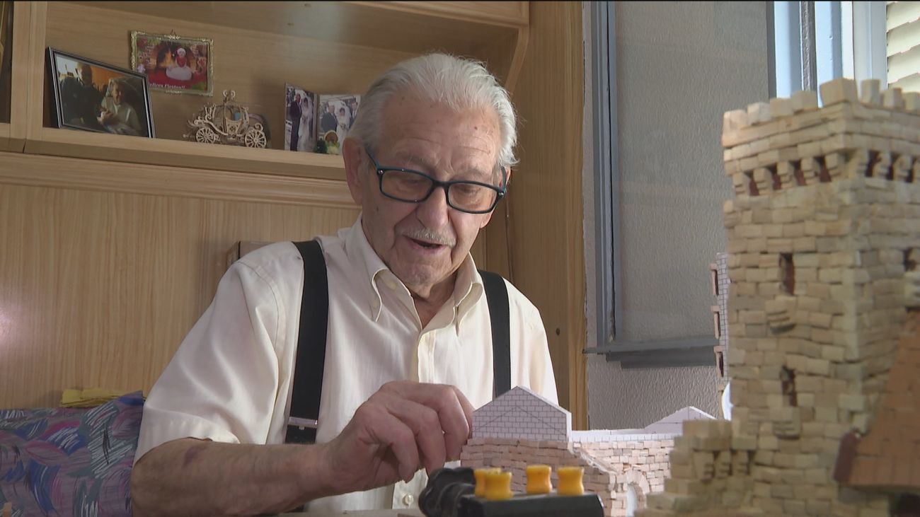 Las maquetas de Luis, un antídoto contra la soledad y el deterioro cognitivo