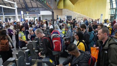 La mayor huelga británica en 30 años cierra estaciones de tren y metro