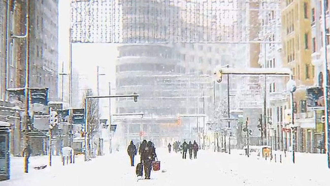 La Gran Vía de Madrid durante la nevada ocasionada por la Borrasca Filomena