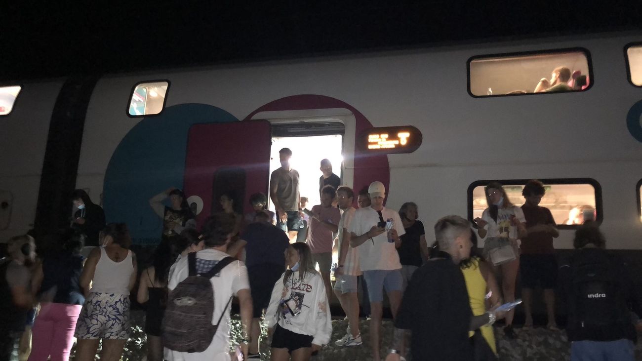 La odisea de 960 pasajeros de un Ouigo parado más de tres horas a la altura de Calatayud