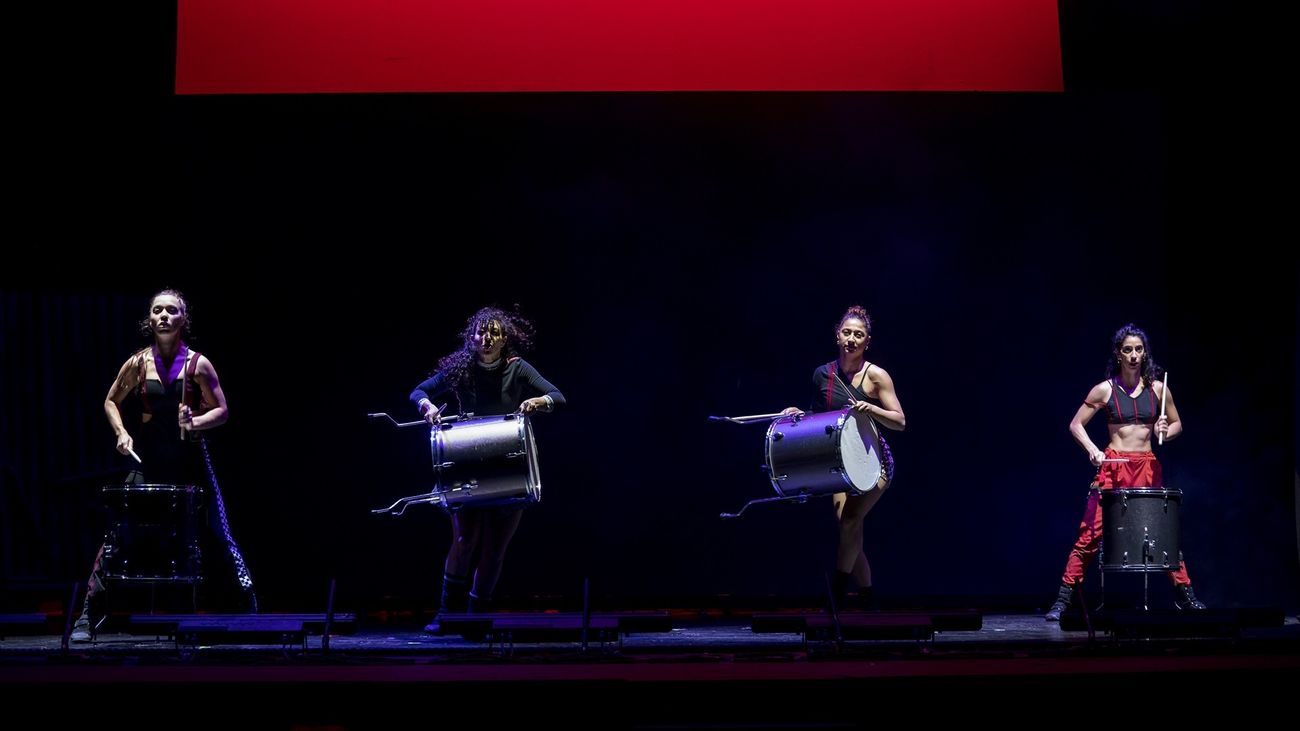 Percusionistas de Mayumaná en el Teatro Rialto
