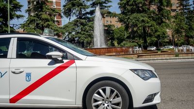 La franja roja de los taxis madrileños será arcoíris durante la Fiesta del Orgullo