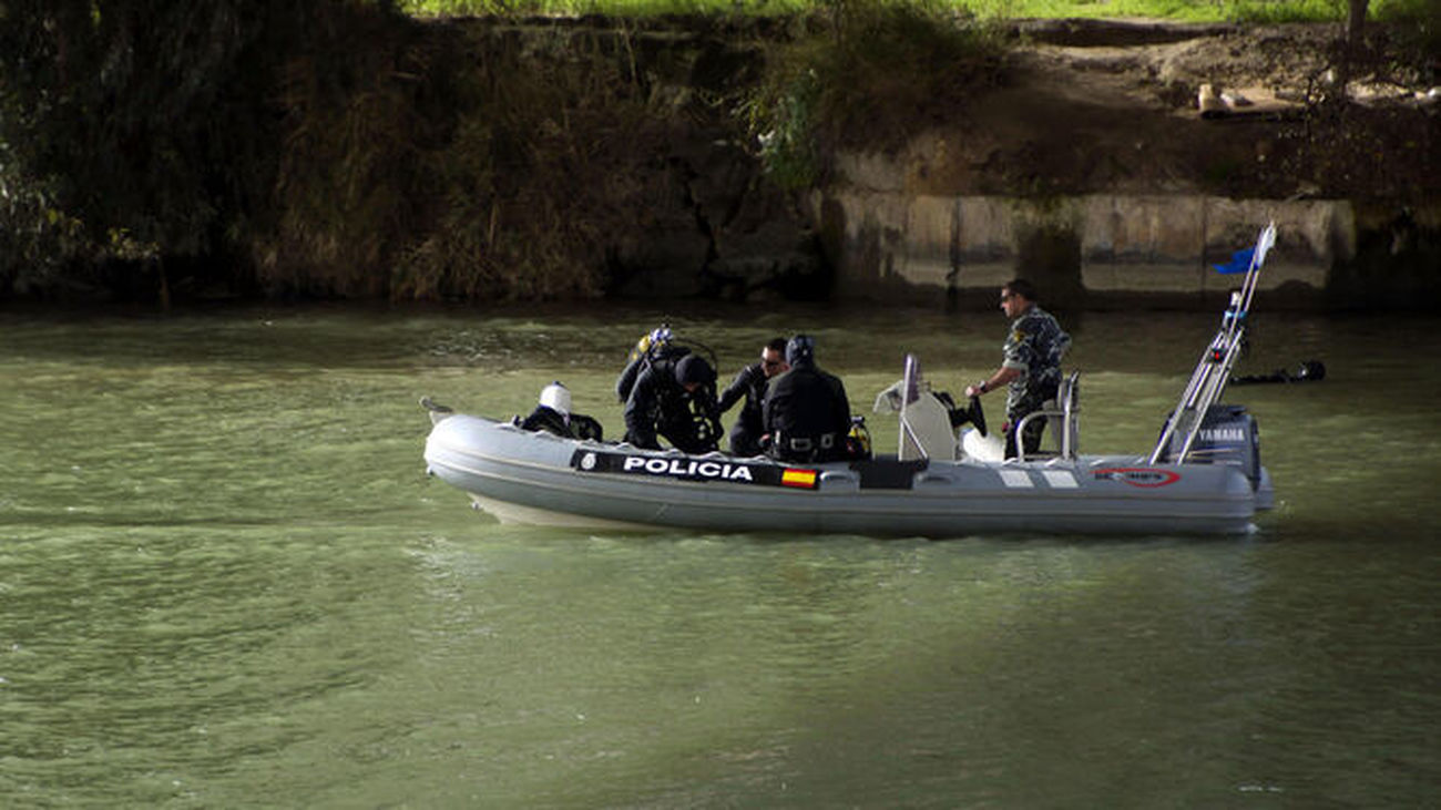 La policía nacional busca el cadáver de una mujer en el río Guadalquivir