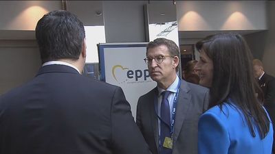 Feijóo reclama en Bruselas que los gobiernos puedan suspender el impuesto de hidrocarburos para bajar los precios