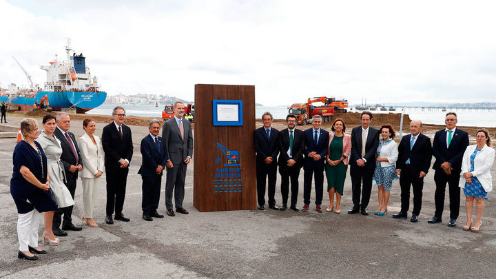 El Rey en el Puerto de Santander / Casa Real