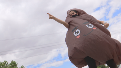 'Si no recoges tu caca, Mr. Truño te ataca', campaña para concienciar sobre la recogida de excrementos de perros en Arroyomolinos