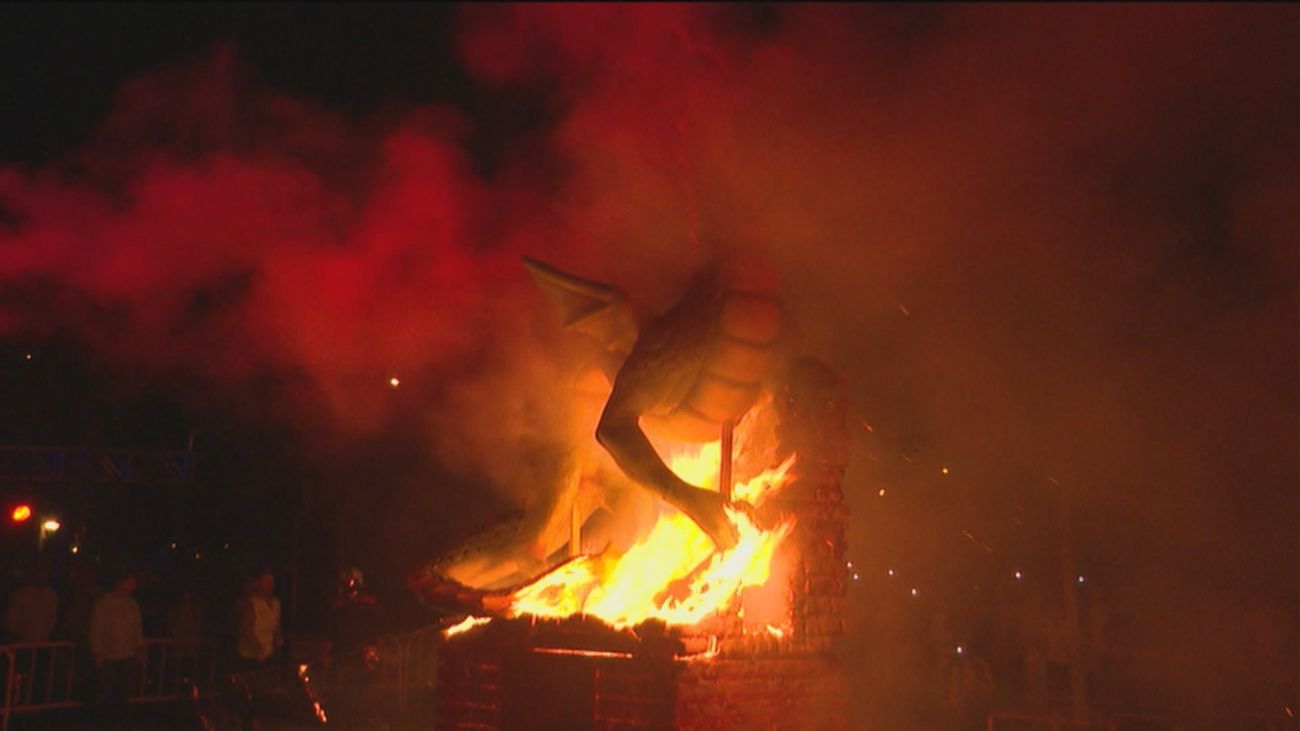 Las Hogueras de San Juan  arden en la noche mas mágica del año y espantan los malos augurios por todo Madrid