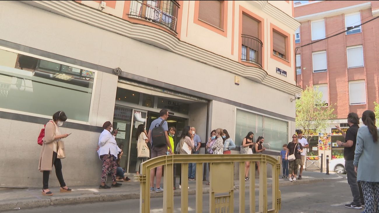 Colapso en la renovación del DNI y pasaporte con citas para dentro de un mes