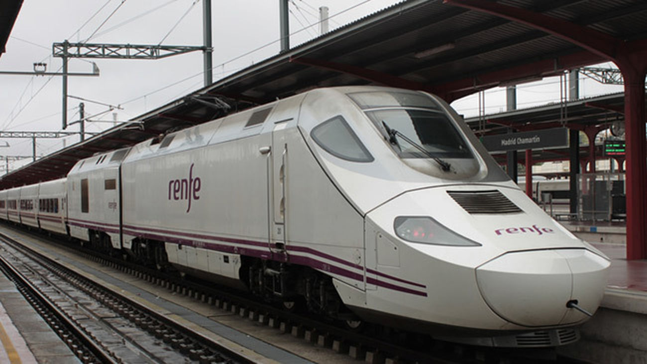 Una incidencia obliga a cambiar de estación a los pasajeros de un Alvia que debía salir de Atocha
