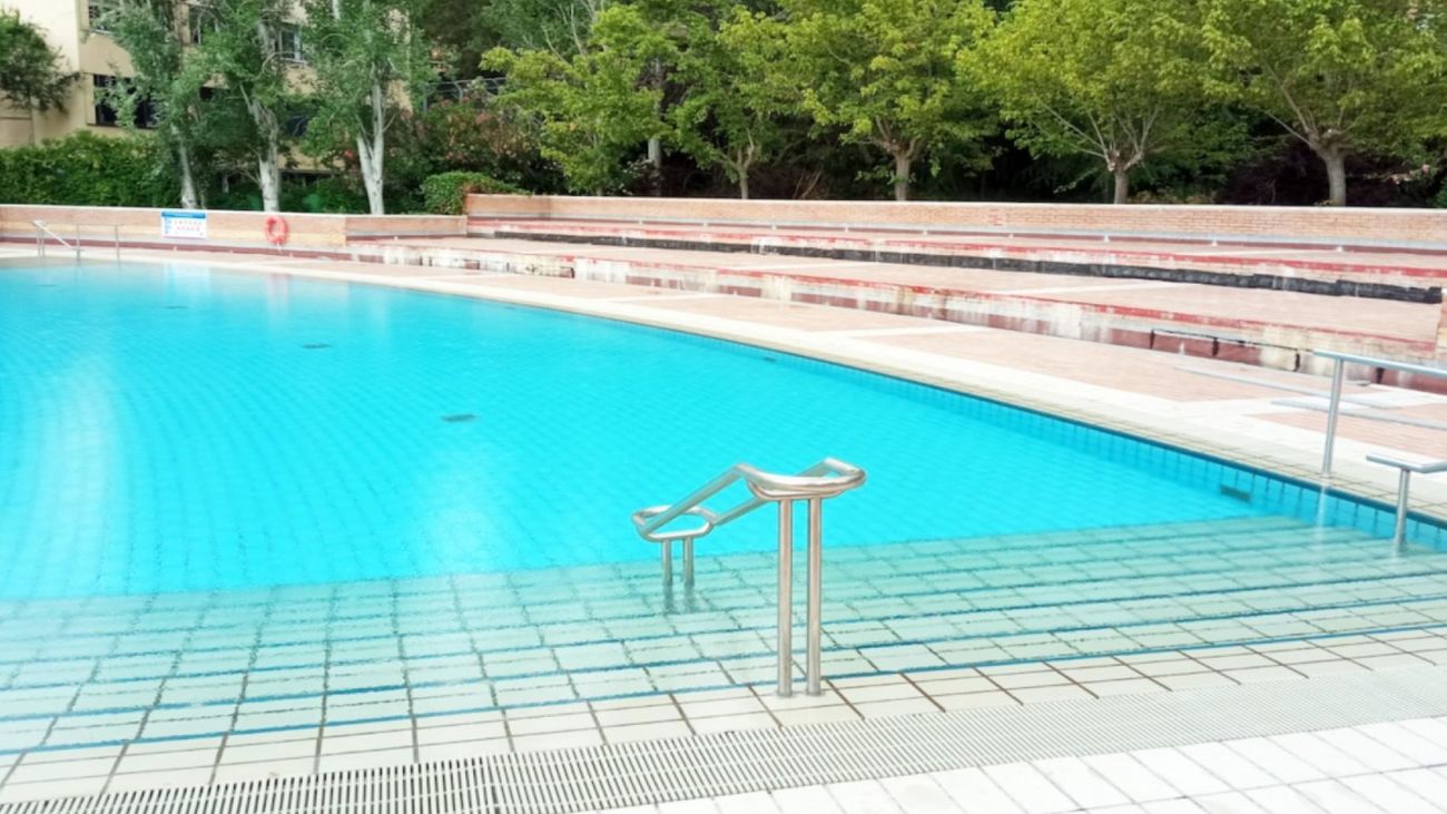 Piscina pública de verano del Centro de Natación M-86