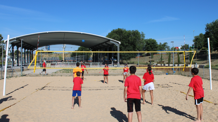 Participantes en una actividad deportiva de las colonias de Móstoles / AYTO MÓSTOLES