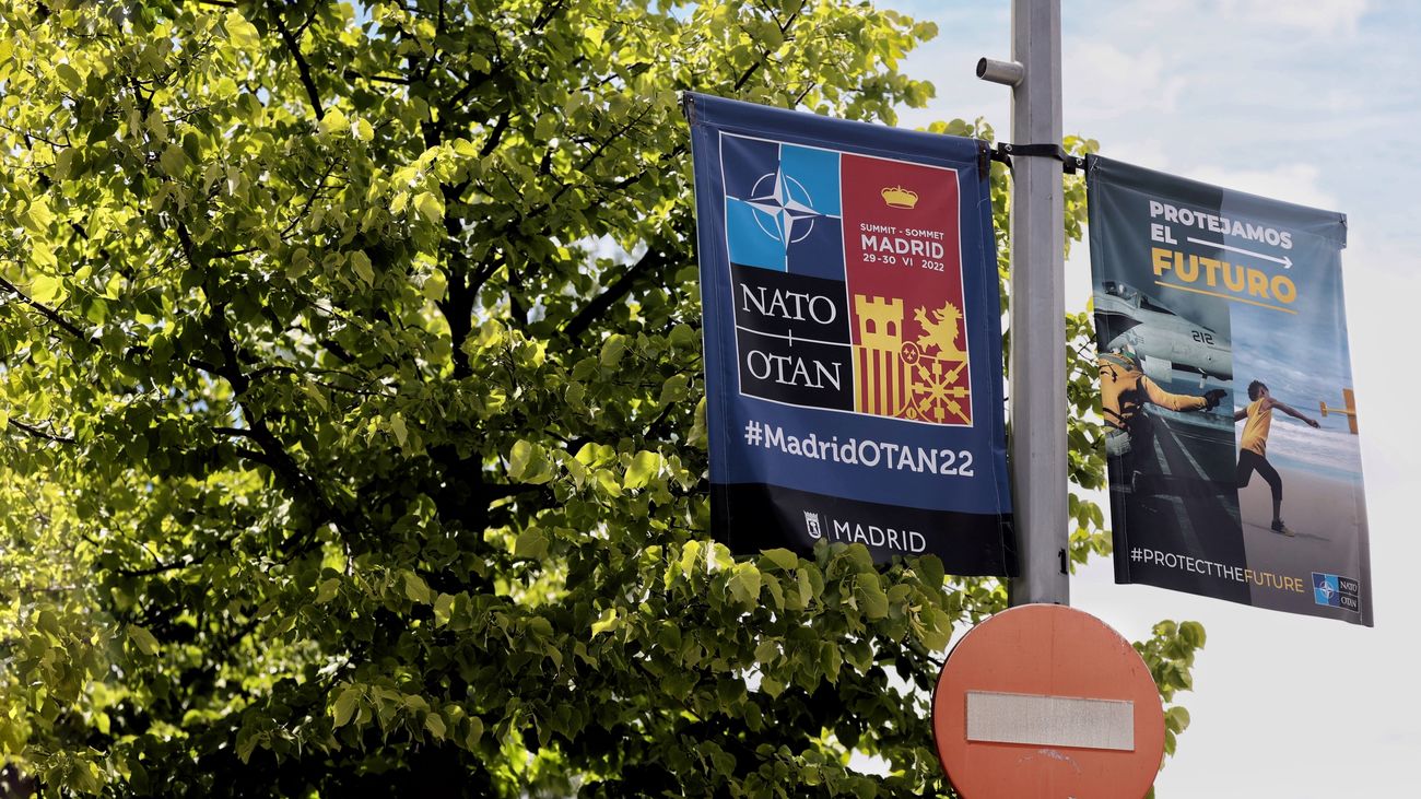 Carteles anunciadores de la Cumbre de la OTAN en Madrid