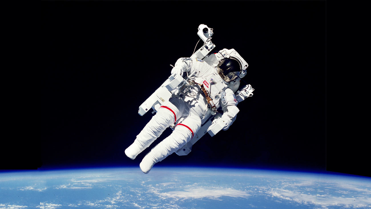 ¿Es esta la imagen más impactante de la NASA sobre los paseos espaciales de toda la historia?