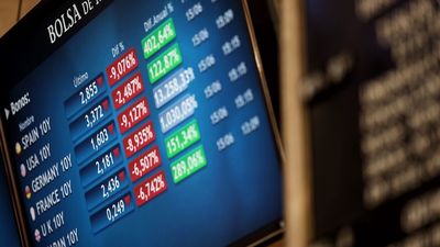 El Ibex cae un 0,02% en la jornada que entran en vigor las medidas 'anticrisis' de Sánchez