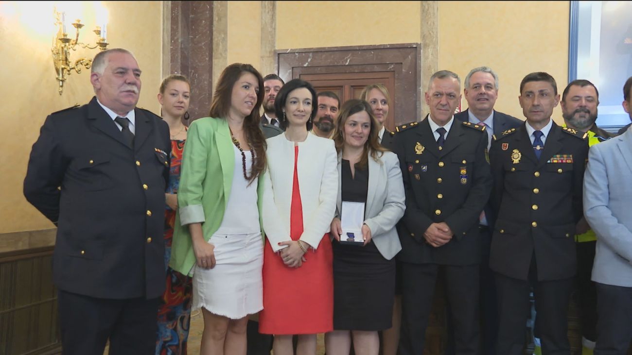 Una voluntaria de Cruz Roja y un enfermero SAMUR entre los premios al Mérito Protección Civil