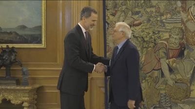 Felipe VI recibe en La Zarzuela a Josep Borrell