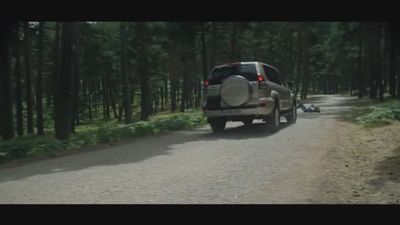 La DGT simula el atropello de Amaia y Eduard Fernández en su nueva campaña de concienciación