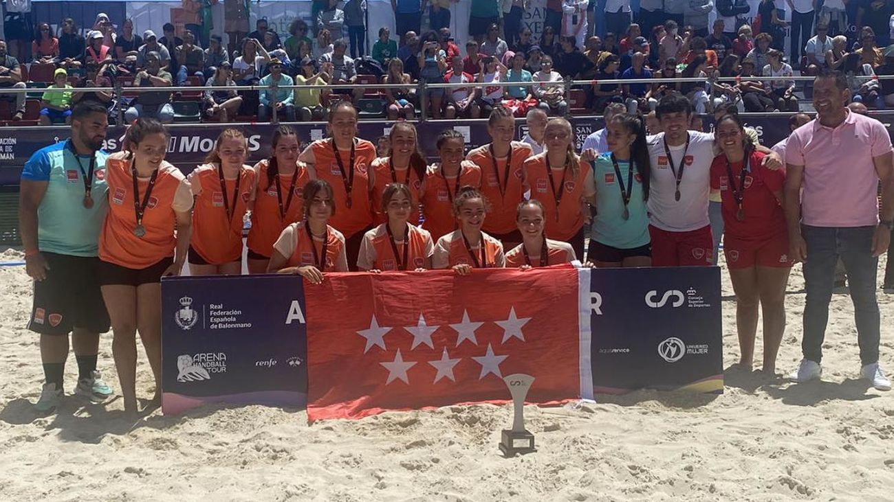 One silver and two bronze for Madrid in the Spanish Beach Handball Championship
