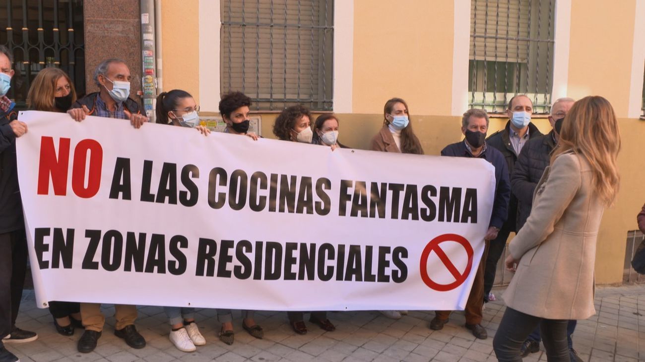 Protesta vecinal en madrid contra una de las cocinas fantasma