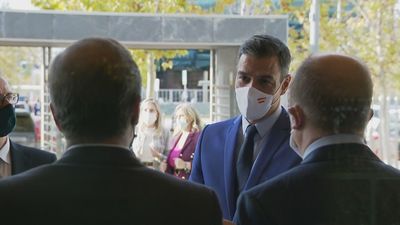 Feijóo ve un asalto del Gobierno a las instituciones y empresas clave del Estado pero el PSOE lo desmiente