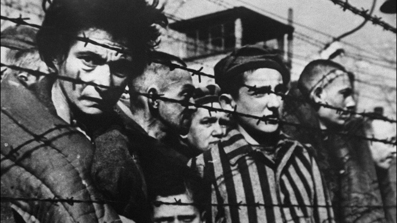Prisioneros en un campo de concentración alemán