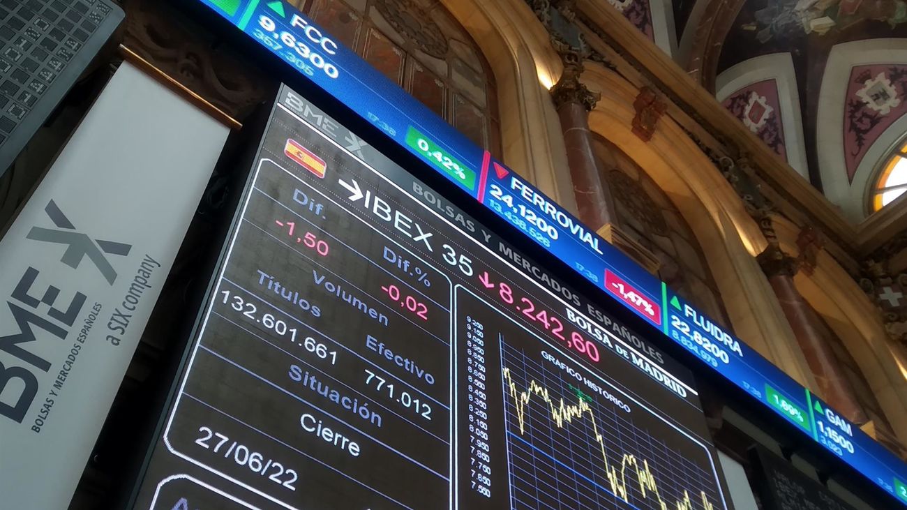 Panel de cotizaciones del Ibex 35 en la Bolsa de Madrid